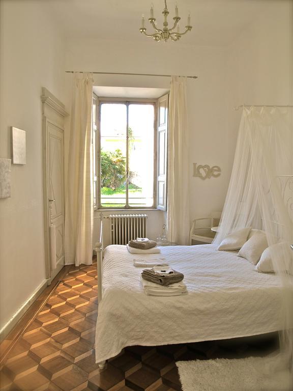 Bed & Blessing / Casa Borgo Hotel Locarno Room photo